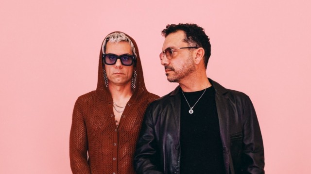 Carey estrena 'single' en Alicante reforzando su viaje sonoro entre ritmos latinos y el indie español