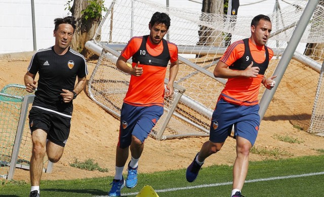 La plantilla del Valencia se somete a pruebas físicas en Paterna
