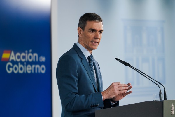 Sánchez escribe una carta a la ciudadanía sobre la regularización, un acto de 