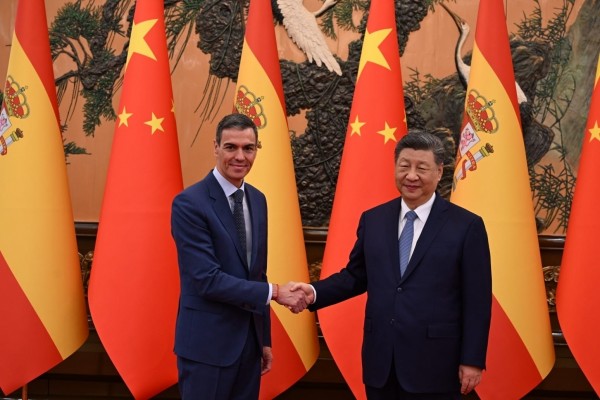Sánchez cree que solo China puede poner fin a la guerra de Irán y cree que Trump no debe 