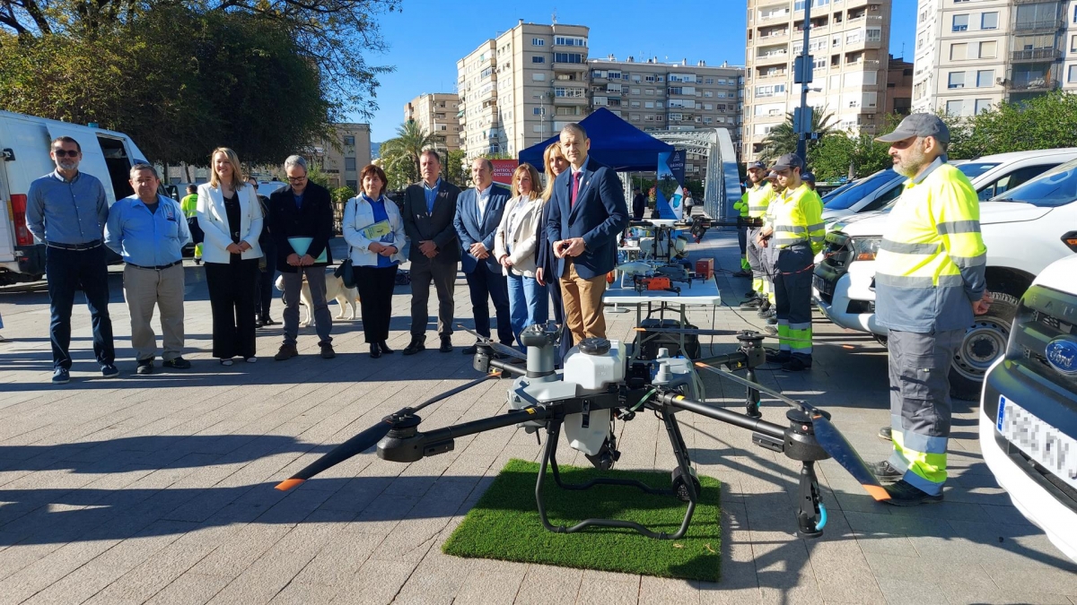 Un dron para combatir los mosquitos: la nueva herramienta que protege los cauces y barrancos de Murcia
