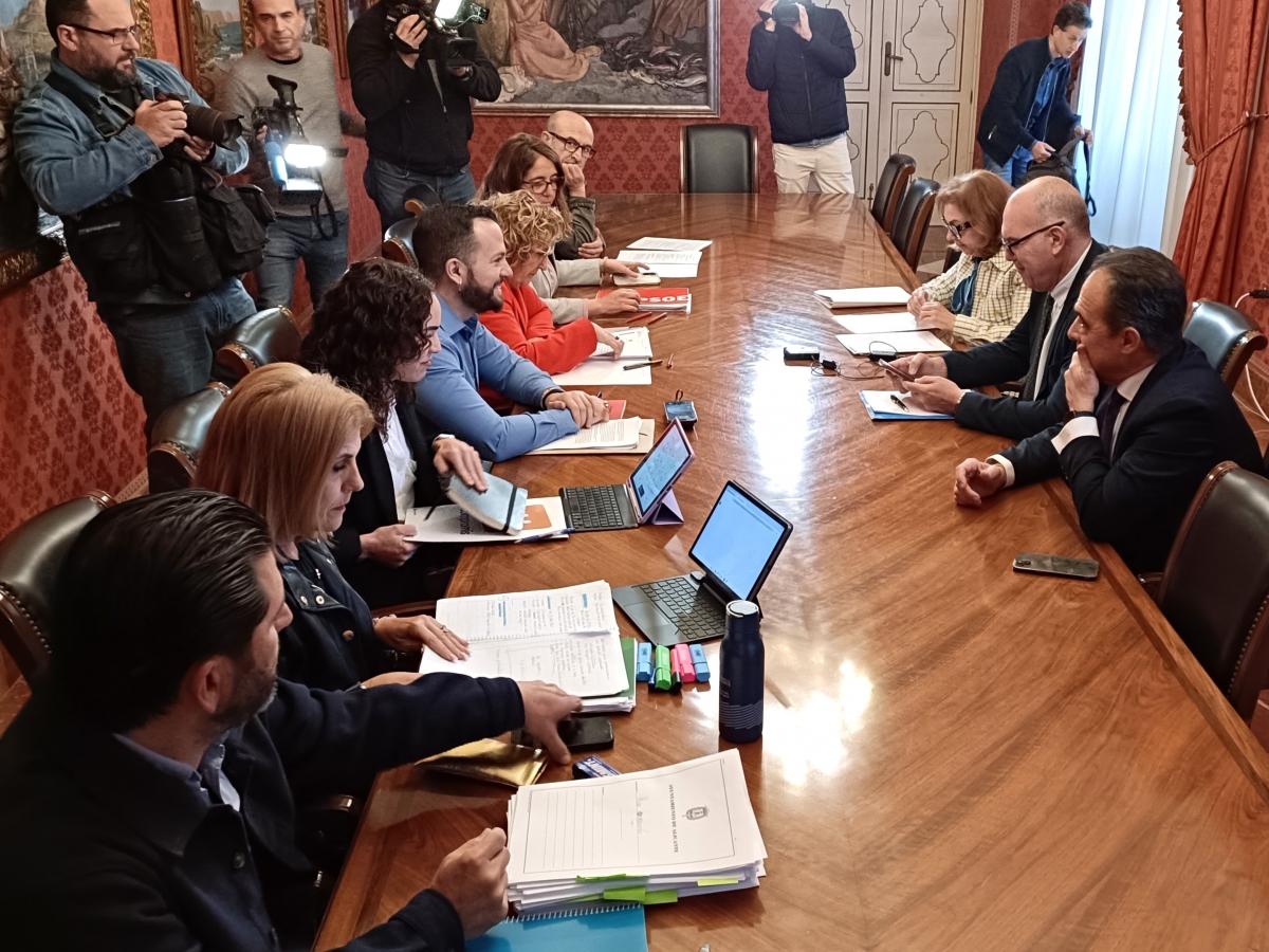 La comisión sobre las VPP de Alicante encalla ante el 'plante' de cinco técnicos municipales