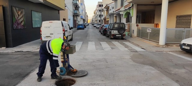 Moncofa y Facsa inician una campaña preventiva en la red de alcantarillado del municipio