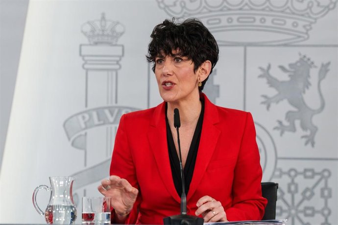 La ministra de Inclusión, Seguridad Social y Migraciones, Elma Saiz, durante la rueda de prensa tras el consejo de Ministros, a 14 de abril de 2026, en Madrid (España). - La ministra de Inclusión, Seguridad Social y Migraciones, Elma Saiz, durante la rueda de prensa tras el consejo de Ministros, a 14 de abril de 2026, en Madrid (España).