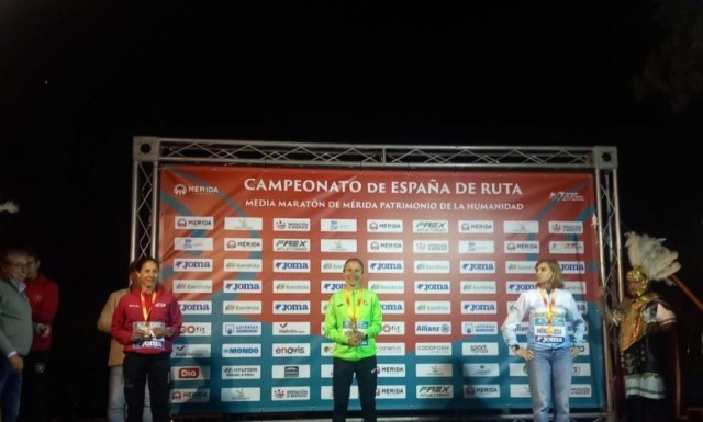 María López, del CA Nogalte, gana el oro nacional F55 de medio maratón en Mérida