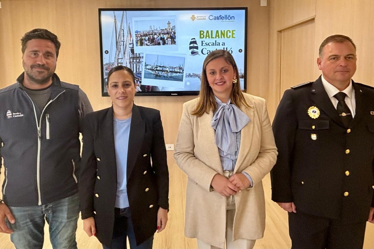 El director de Escala a Castelló, Fernando Viota; la teniente de alcalde del Grau, Ester Giner; la concejala de Turismo, Arantxa Miralles; y el jefe de Seguridad del puerto, Luis Oria. - El director de Escala a Castelló, Fernando Viota; la teniente de alcalde del Grau, Ester Giner; la concejala de Turismo, Arantxa Miralles; y el jefe de Seguridad del puerto, Luis Oria.