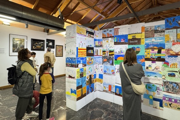 Paiporta muestra la mirada infantil sobre la Dana a través de 700 dibujos escolares del CEIP Ausiàs March