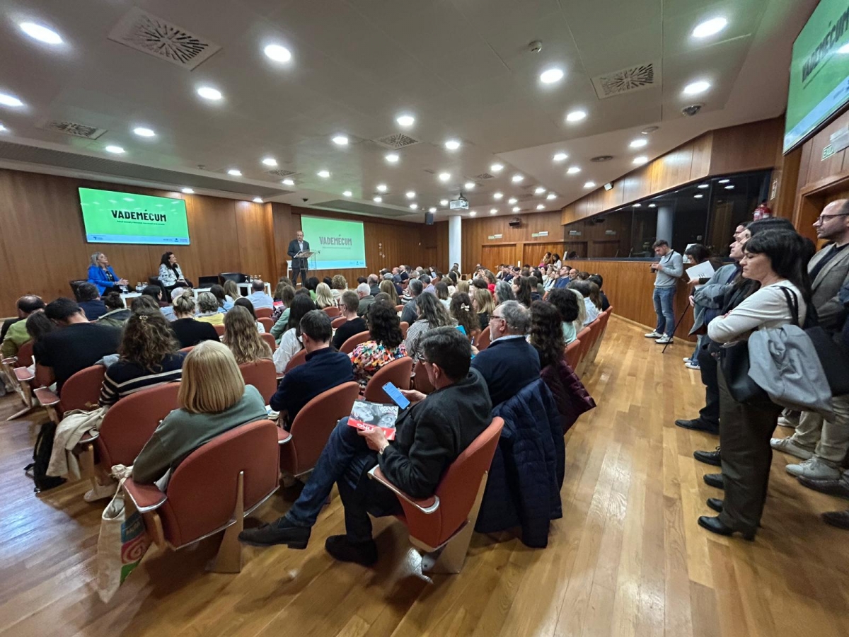 Presentación del vademécum en València. - Foto: SIENA EDUCACIÓN Presentación del vademécum en València.