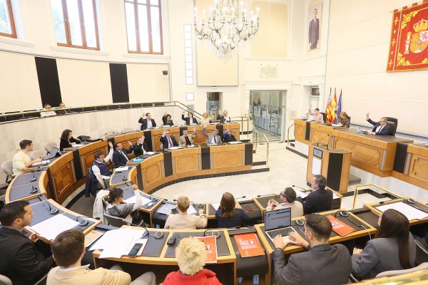 El PP se alía con PSPV y Compromís en la Diputación de Alicante para rechazar el concepto de 'prioridad nacional' propuesto por Vox 