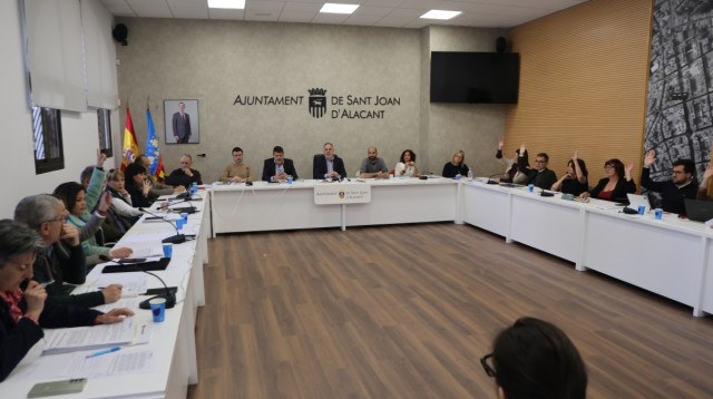 Vox se une al PSOE para impedir el pago de facturas a empresas locales de Sant Joan