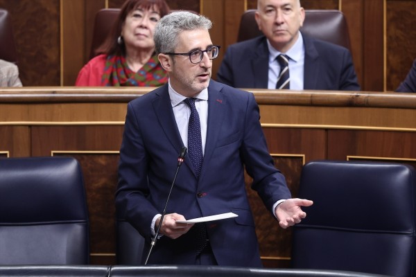El ministro España defiende la implantación de un impuesto temporal a las energéticas 