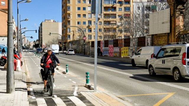 El Ayuntamiento de València completa las obras del carril bici de Sant Vicent Màrtir