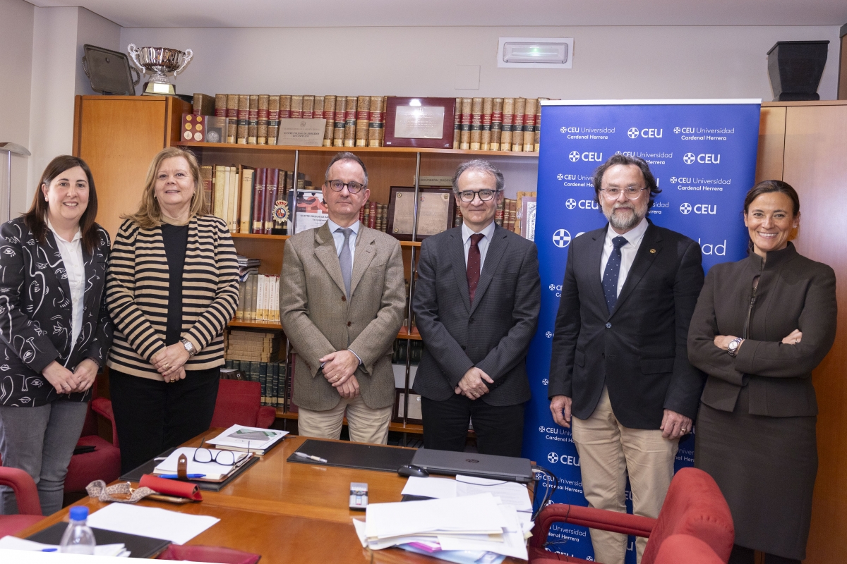 El CEU y el Colegio de Abogados de Castellón firman un convenio para favorecer la formación práctica