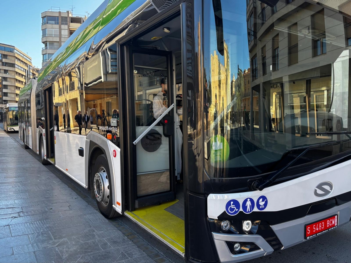 Elche ensaya con los autobuses articulados para su posible inclusión en la nueva contrata