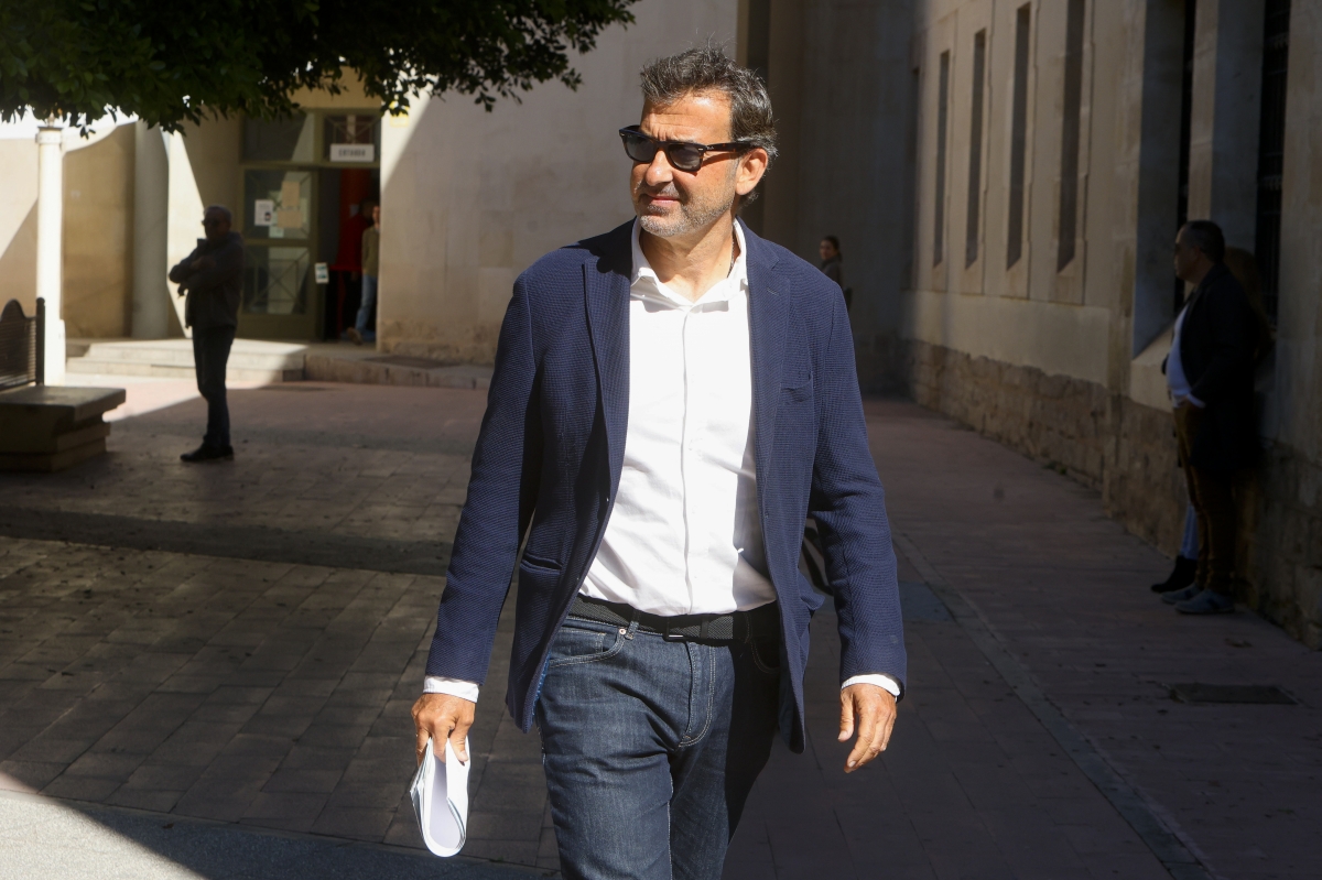 El funcionario que visó las VPP de Alicante (y validó la de su mujer), a sus superiores: 