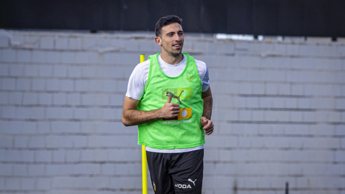 Tárrega vuelve a entrenarse con el Valencia, que está pendiente de Núñez y Hugo Duro