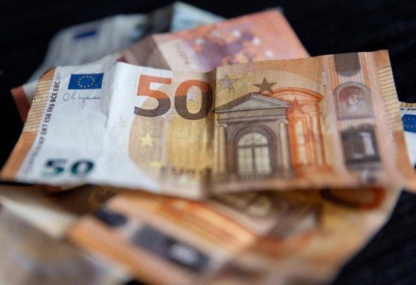 El euro se mantiene estable frente al dólar ante las negociaciones entre EE.UU. e Irán