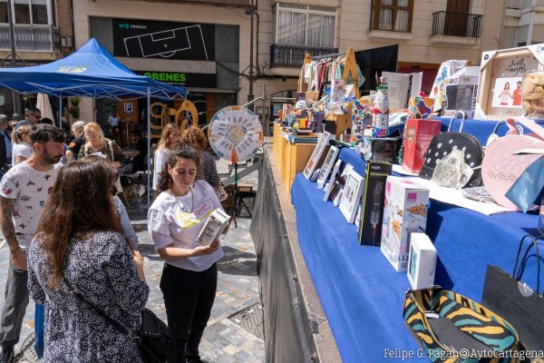 Cartagena incentiva las compras en el casco histórico con regalos directos