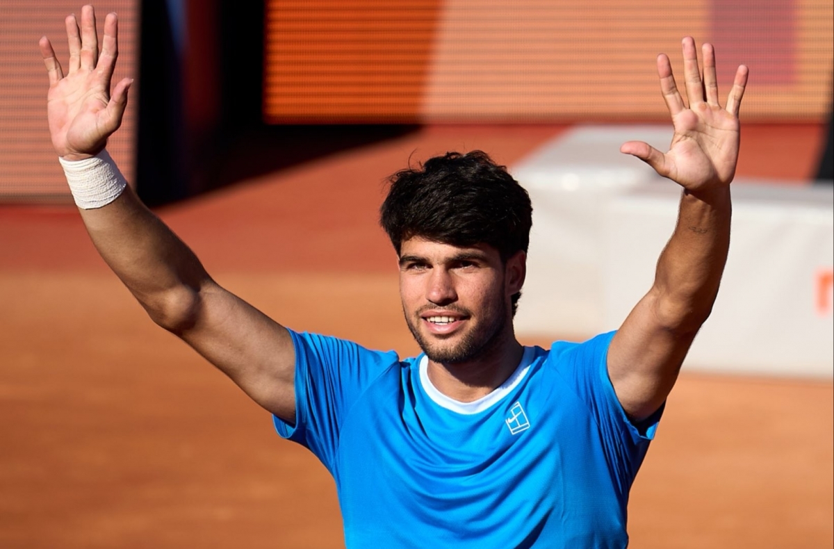 Carlos Alcaraz abandona el Trofeo Conde de Godó de Barcelona tras lesionarse en su debut