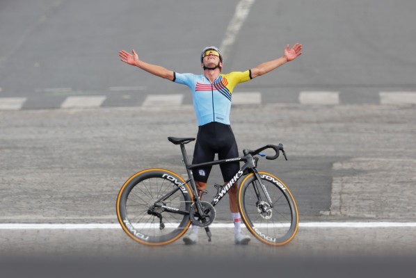 Evenepoel logra en Paris un histórico doblete de oro