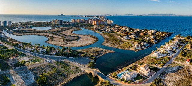 La 'pequeña Venecia' que sorprende en La Manga del Mar Menor: así es Veneziola fotografiada desde todos los ángulos