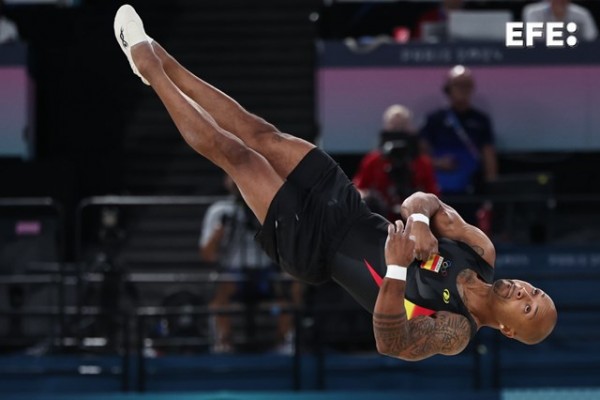 Ray Zapata acaba séptimo en la final de suelo