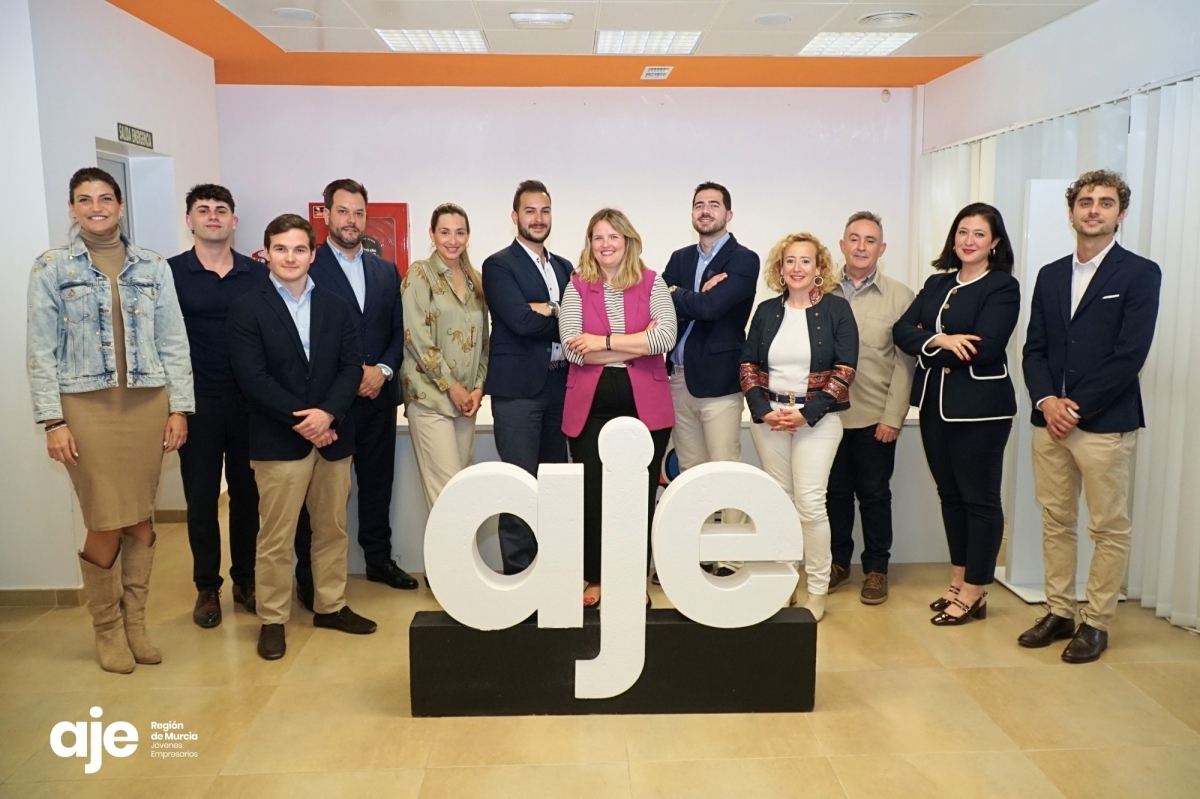 AJE Región de Murcia renueva su Junta Directiva en la segunda etapa de Almudena Abellán como presidenta