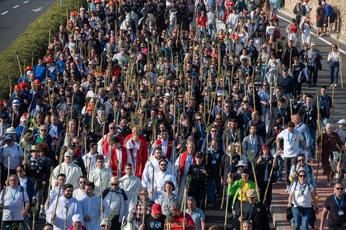 La llegada de la Santa Faz y la misa, en imágenes 