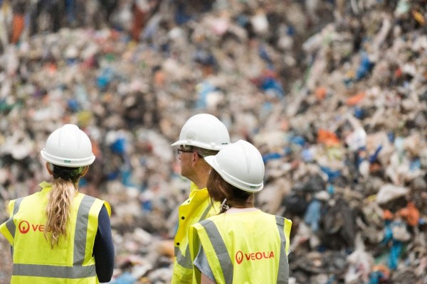 Veolia ofrece su experiencia a las administraciones públicas españolas para ayudar a impulsar y garantizar el suministro de plástico reciclado