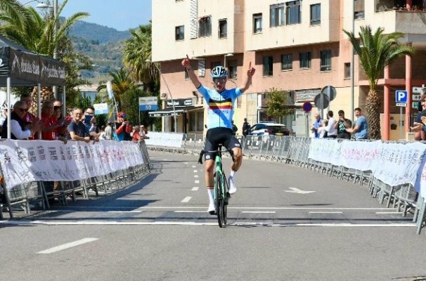 Van Kerkhove se impone en una exigente primera etapa de la Volta Castelló 2026 