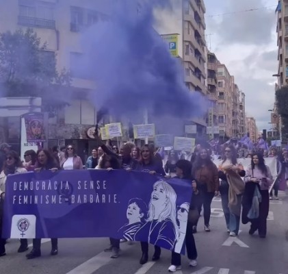 Elche acoge una protesta feminista contra la moción antiabortista aprobada por PP y Vox
