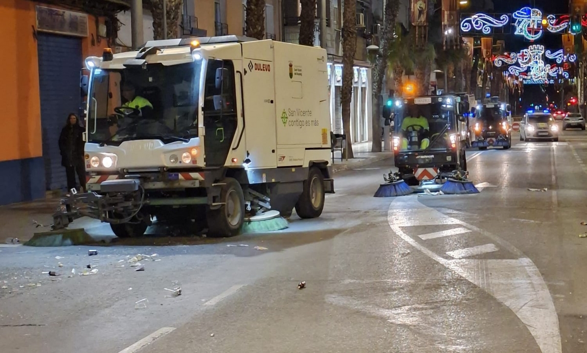 San Vicente recoge 45.000 kilos de residuos con el operativo especial en los Moros y Cristianos