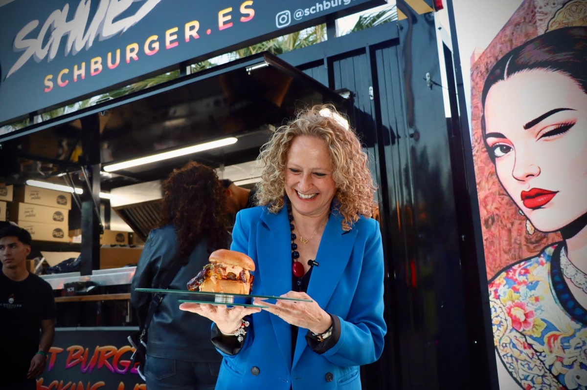 La alcaldesa de Torrent, Amparo Folgado, en The Burger Cup.