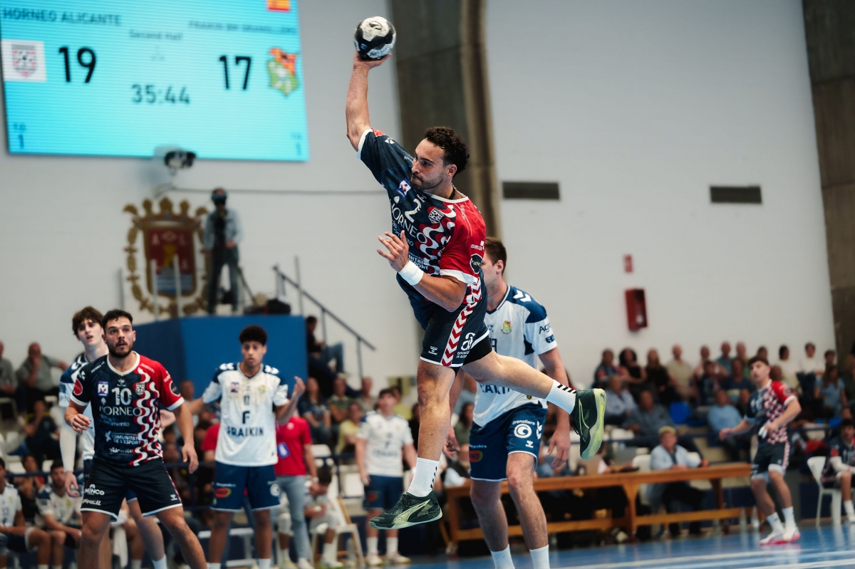 El Horneo Alicante quiere aprobar su asignatura pendiente como visitante en Irún