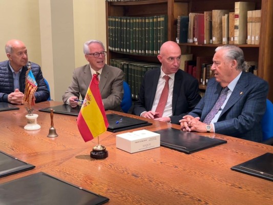 El Ayuntamiento de València suscribe un convenio con la RACV dotado con 14.000 euros anuales