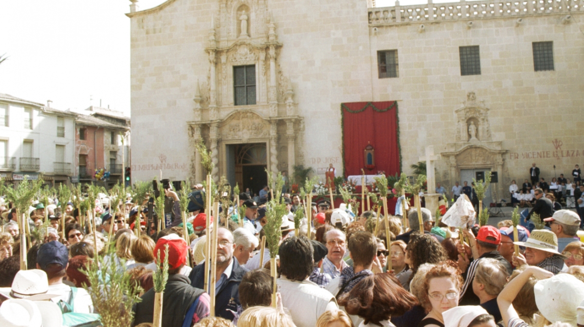 Los políticos reciben sus pecados en Santa Faz