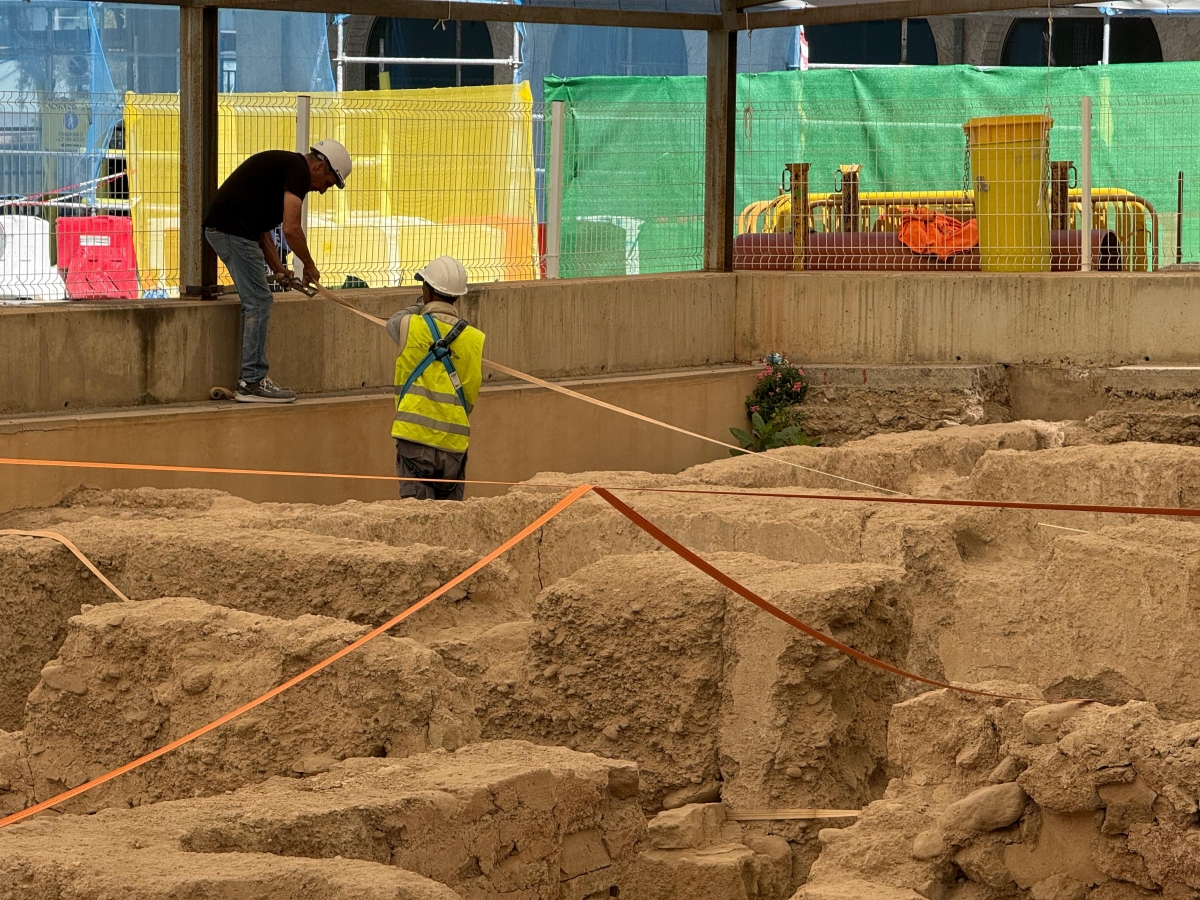Empiezan en Elche las catas arqueológicas pendientes en los Baños Árabes junto al Mercado