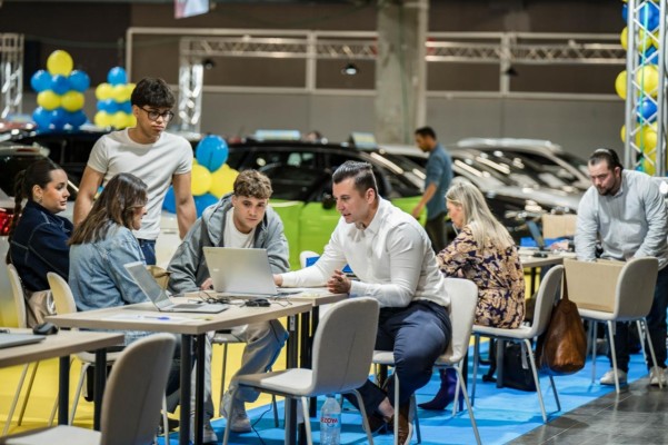 La Feria del Vehículo de Ocasión arranca con público y tirón comprador