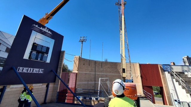 Benidorm inicia la renovación de la iluminación del estadio Guillermo Amor