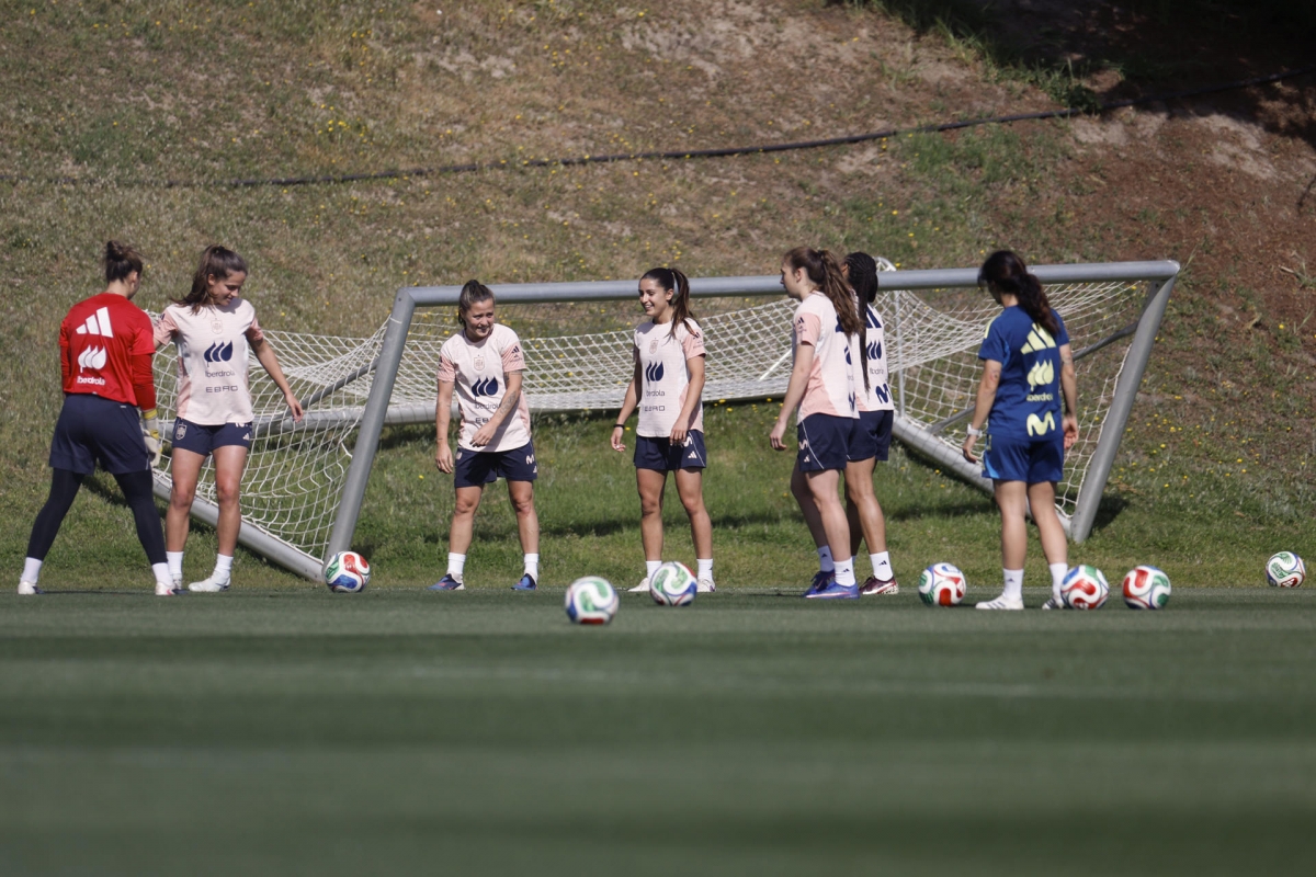 La selección española quiere la tercera victoria de camino al Mundial