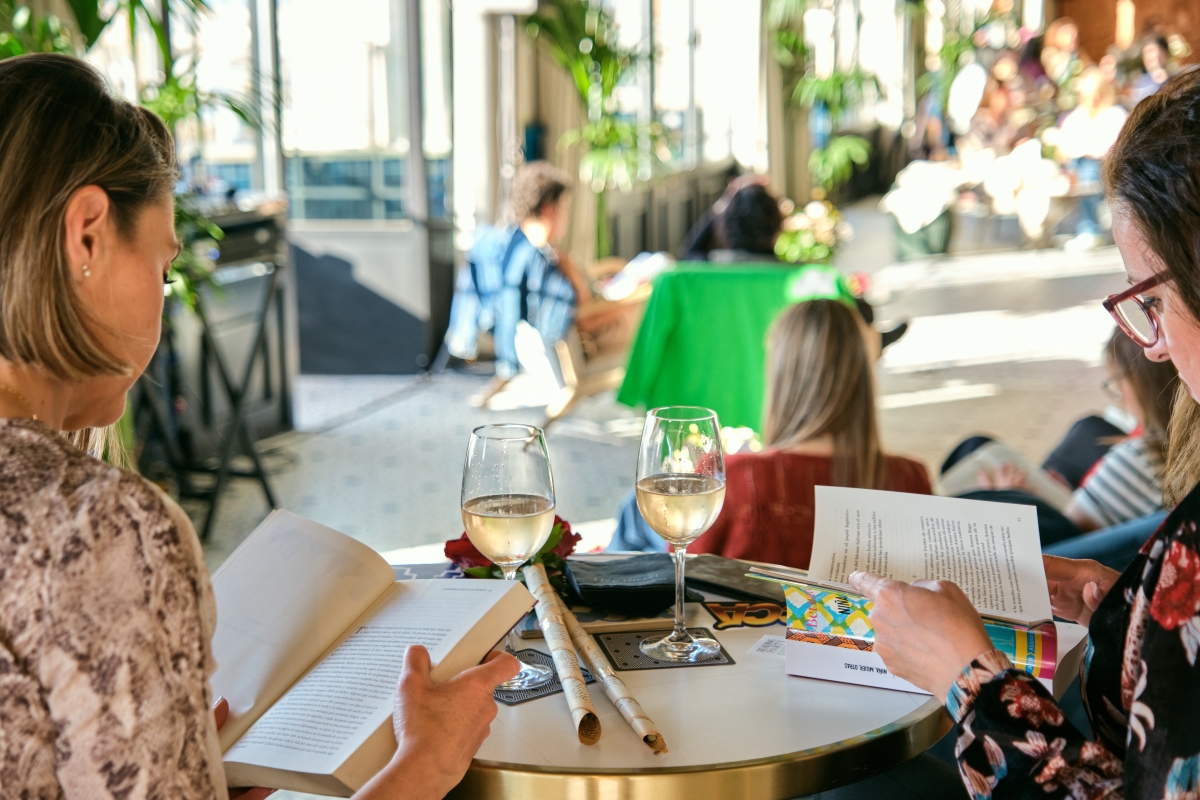 Las ‘reading parties’ llegan a València: “Es un buen lugar donde huir de las pantallas”