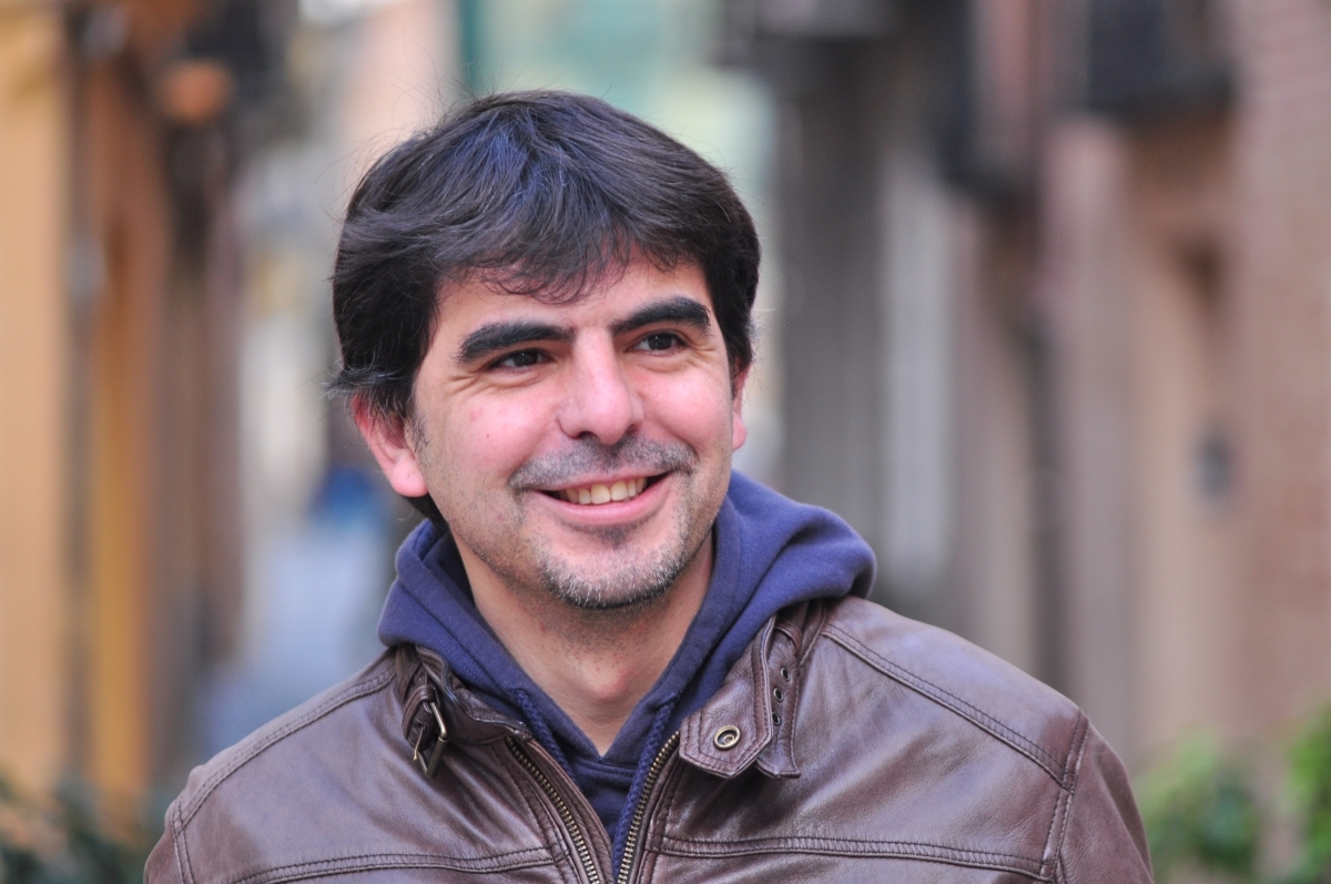 Joanjo Garcia: “Les conspiracions funcionen perquè ens permeten pertànyer i ens refugien del caos”