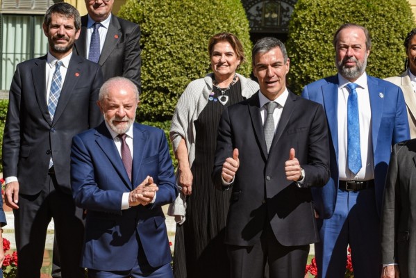 España y Brasil exhiben sintonía frente a la guerra de Trump y firman una docena de acuerdos bilaterales