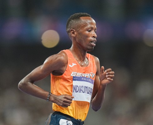 Thierry pulveriza el récord de España en París pero solo puede ser noveno en una carrera de locos