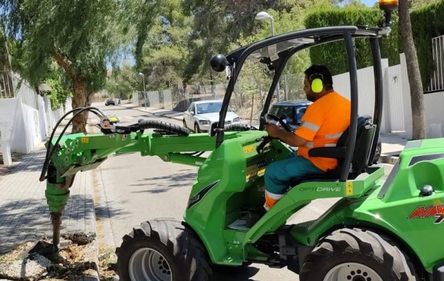 Paterna moderniza y aumenta la flota de vehículos para el mantenimiento de las zonas verdes