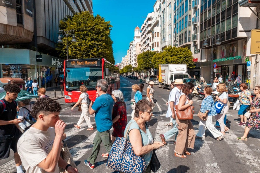 Hasta un 35% más por un local: la subida del alquiler expulsa al pequeño comercio del centro de València 