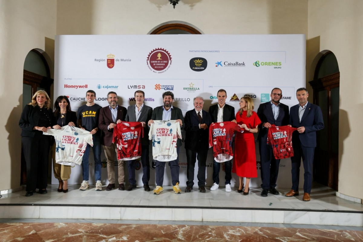 Arranca la  I Ruta Ciclista Camino de la Cruz de Caravaca con la bienvenida de López Miras y la salida desde Orihuela