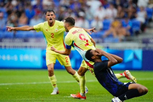 España llega a semifinales ganando a Japón con doblete de Fermín y un gol de Abel