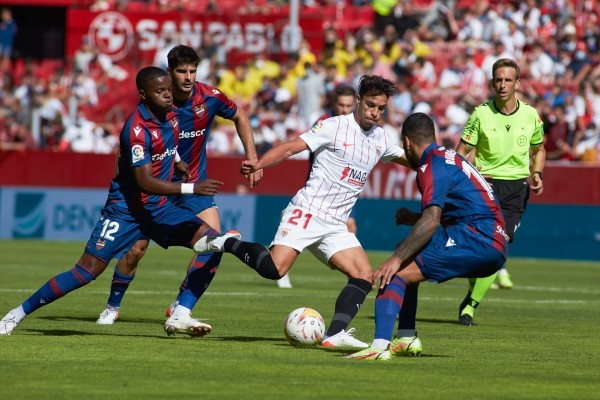 El Sevilla dobla al Levante en victorias en sus duelos en València