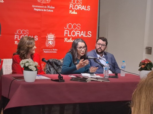 Nules presenta el llibre guardonat amb la Flor Natural dels LXXI Jocs Florals